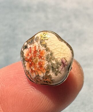 Small Japanese Satsuma button stud, late 19th century