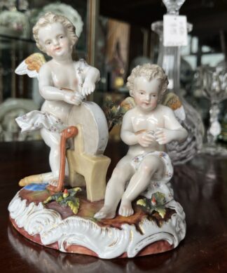 Sitzendorf porcelain group of 2 cupids, late 19th century