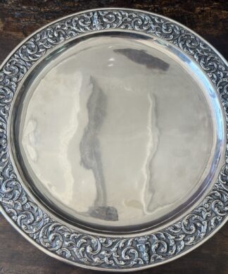 Thai sterling .925 silver tray, beautifully embossed, 477g., earlier 20th C