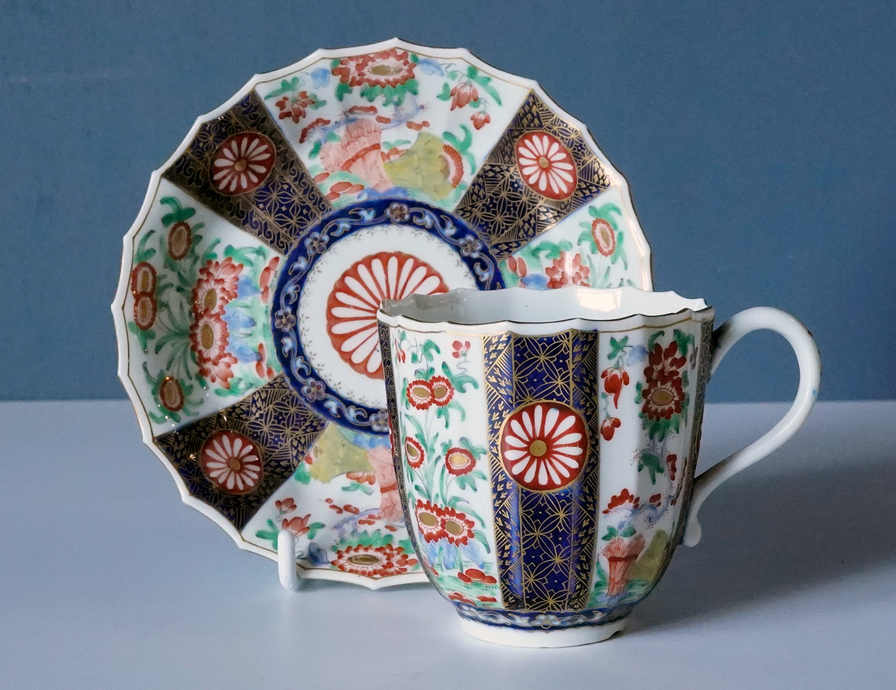 Worcester 'Queen's' pattern coffee & saucer, Red Crescent mark, c. 1770