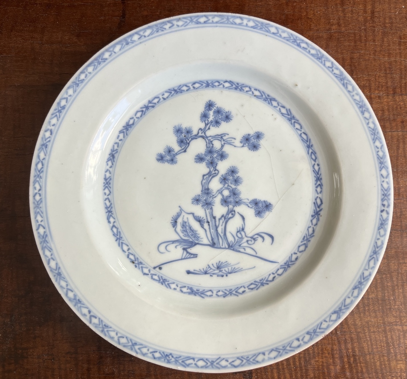 Chinese Export plate with underglaze blue pinetree, c. 1750